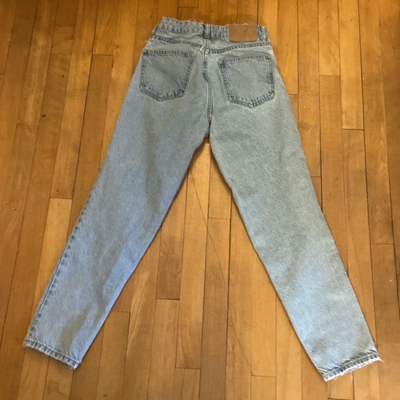 Zara cropped light wash jeans. Size 2, inseam 26 inches. - Picture 3 of 3
